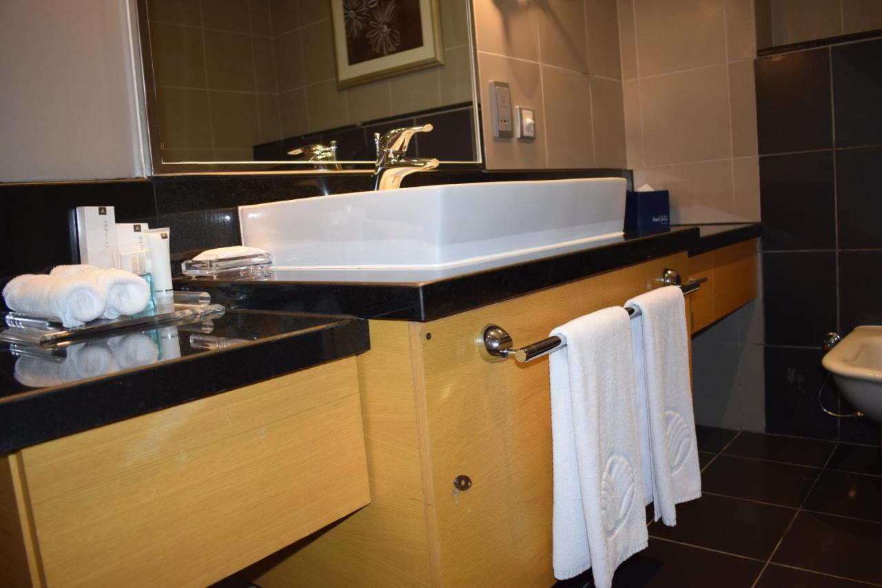 Hala Arjaan By Rotana, Deluxe Hotel Apartments Abu Dhabi Ngoại thất bức ảnh