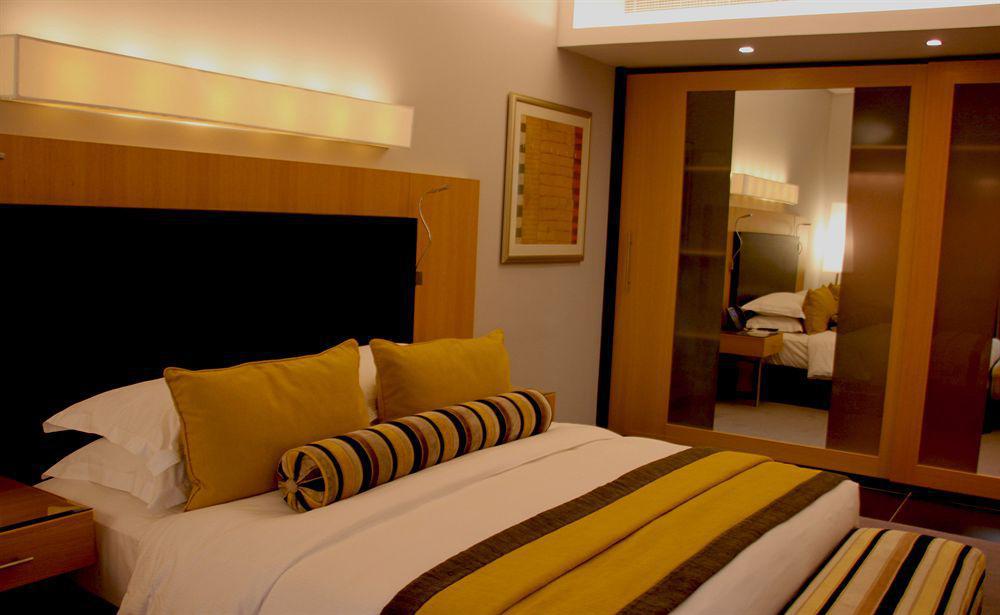 Hala Arjaan By Rotana, Deluxe Hotel Apartments Abu Dhabi Ngoại thất bức ảnh